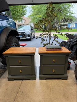 Set of nightstands