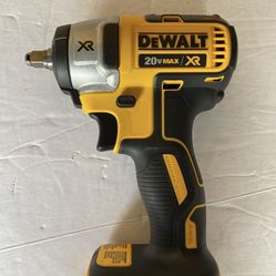 DEWALT XR IMPACT WRENCH 3/8 ( No Battery No Charger  )