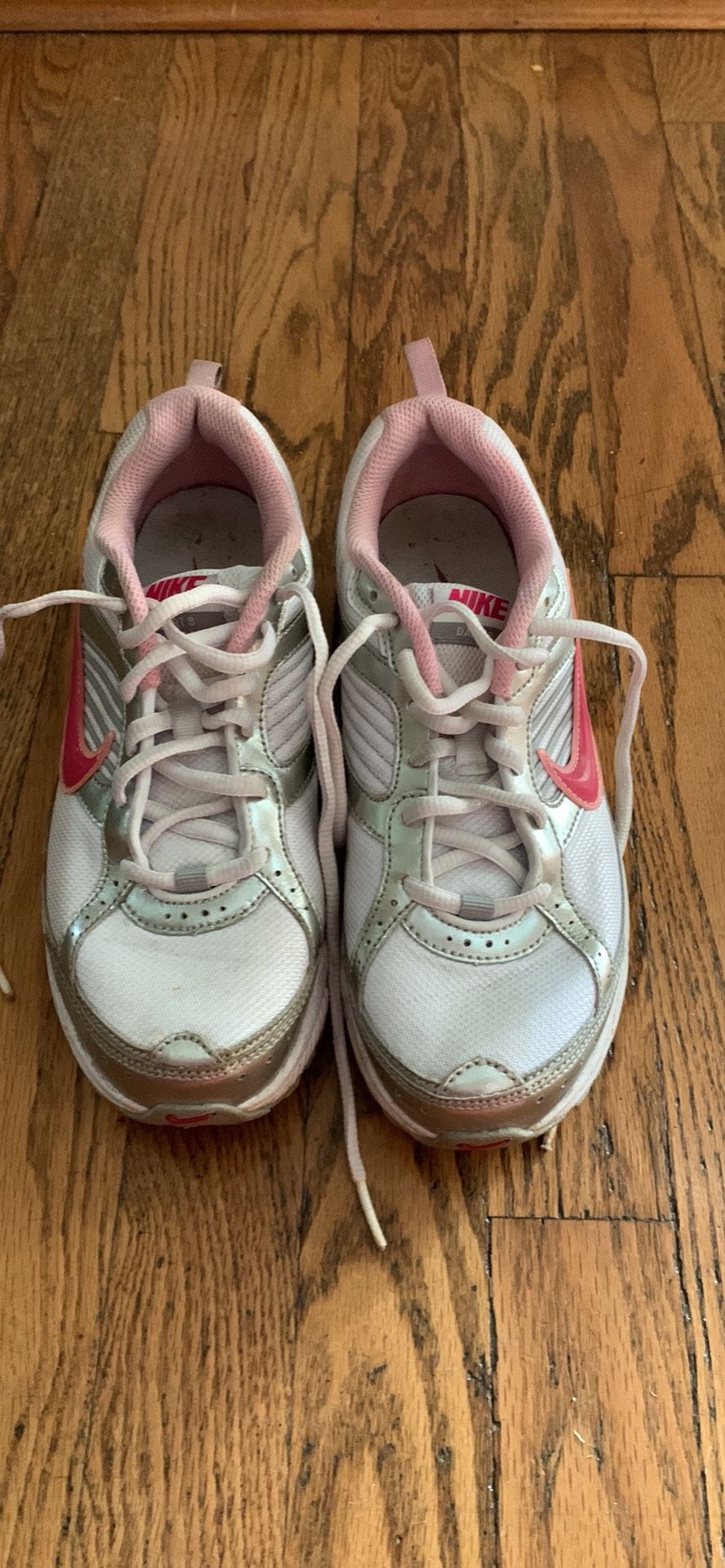 Nike size 6 youth in Excellent condition