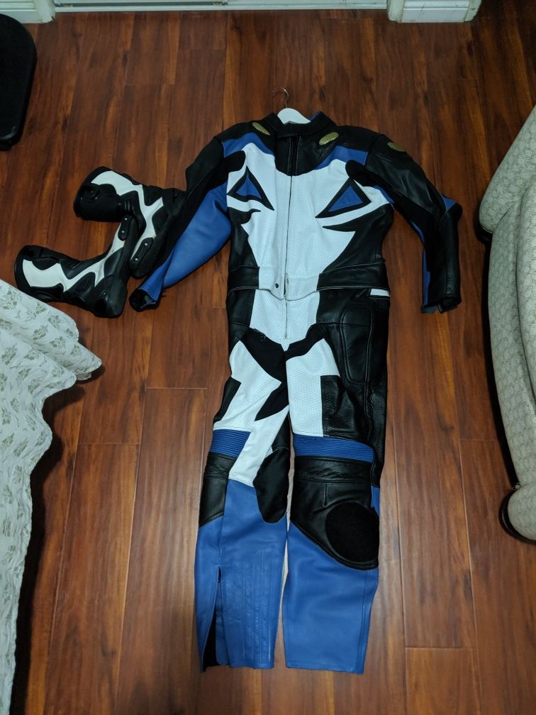 Motorcycle gear two pieces suit and boot