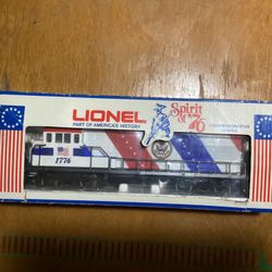 Lionel spirit of 76 engine and train complete with track and transformer