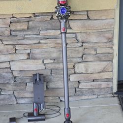 Dyson V7 Animal+ Cordless Vacuum 