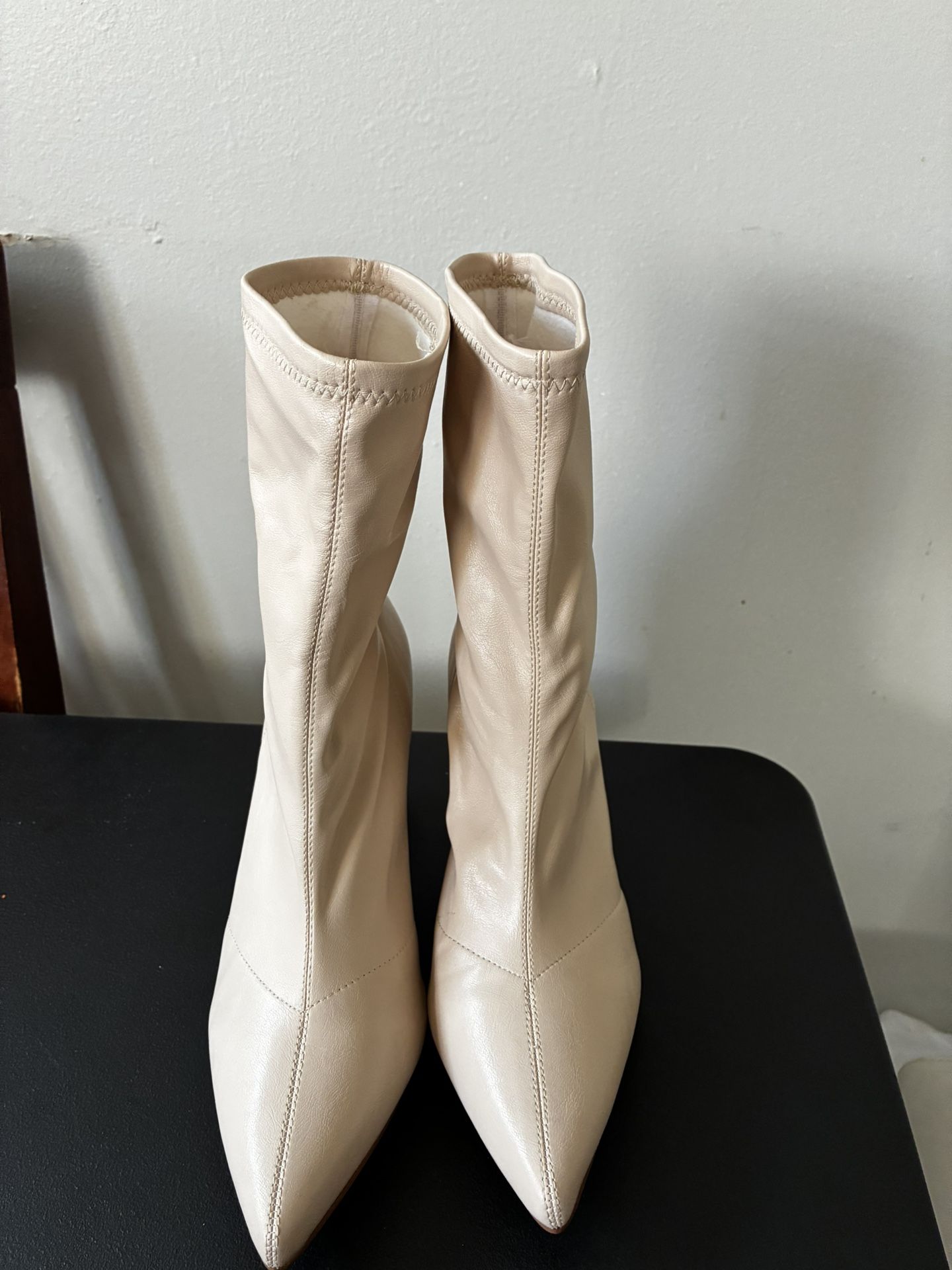 Truffle Collection Women's Tan and Cream Boots