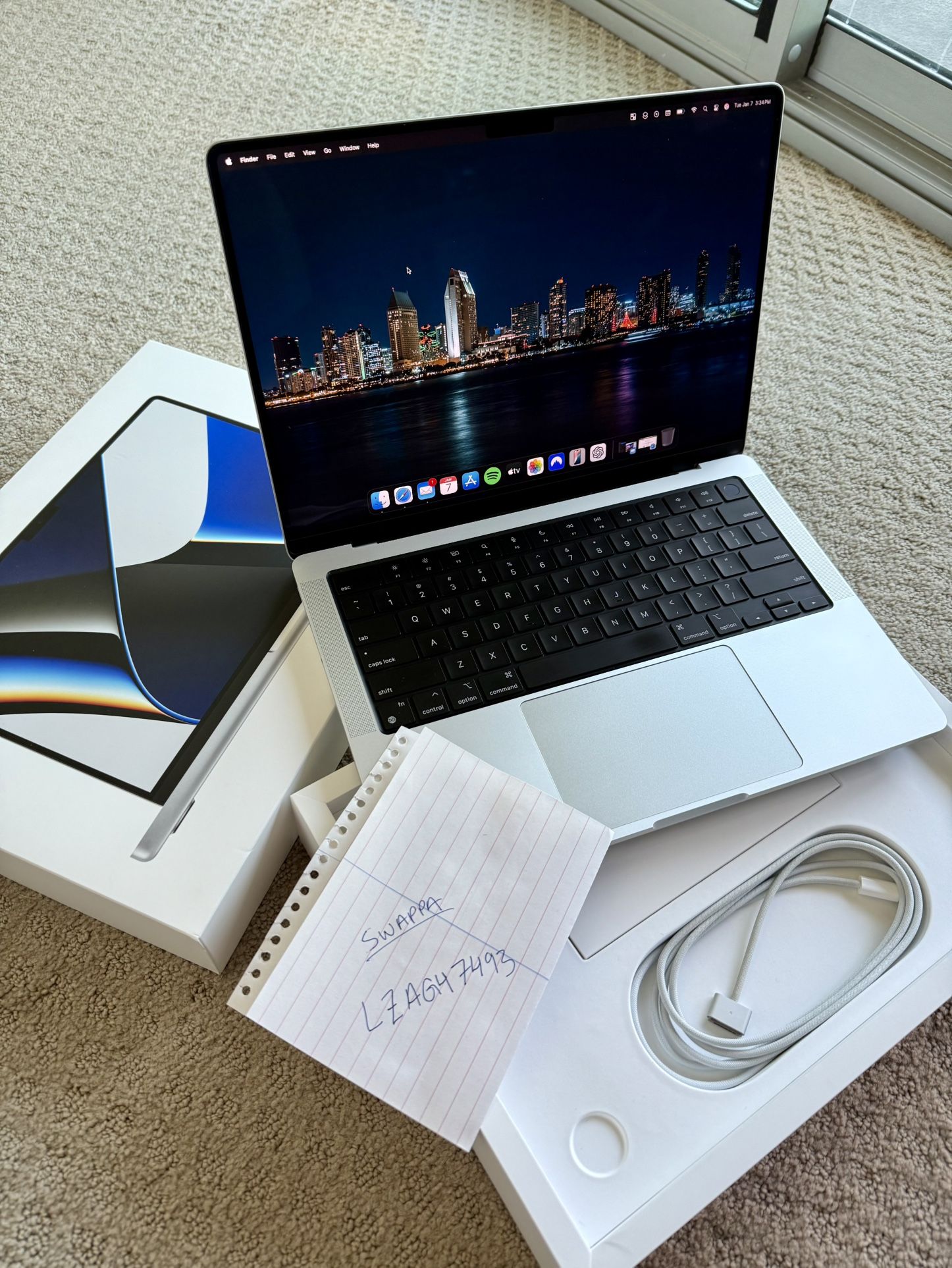 14” M1 MacBook Pro Silver, AppleCare +