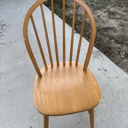 4 Wooden Chairs