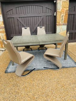 Extendable wooden dining table with chairs
