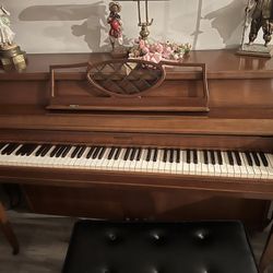 Upright Piano - Fully Functional 
