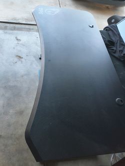 Dps carbon fiber gaming desk