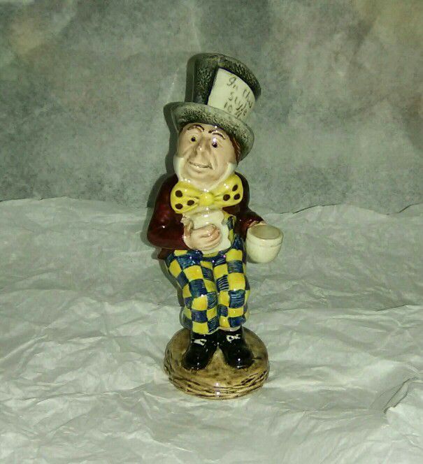  Royal Doulton Beswick Alice In Wonderland Series "Mad Hatter" 1974
