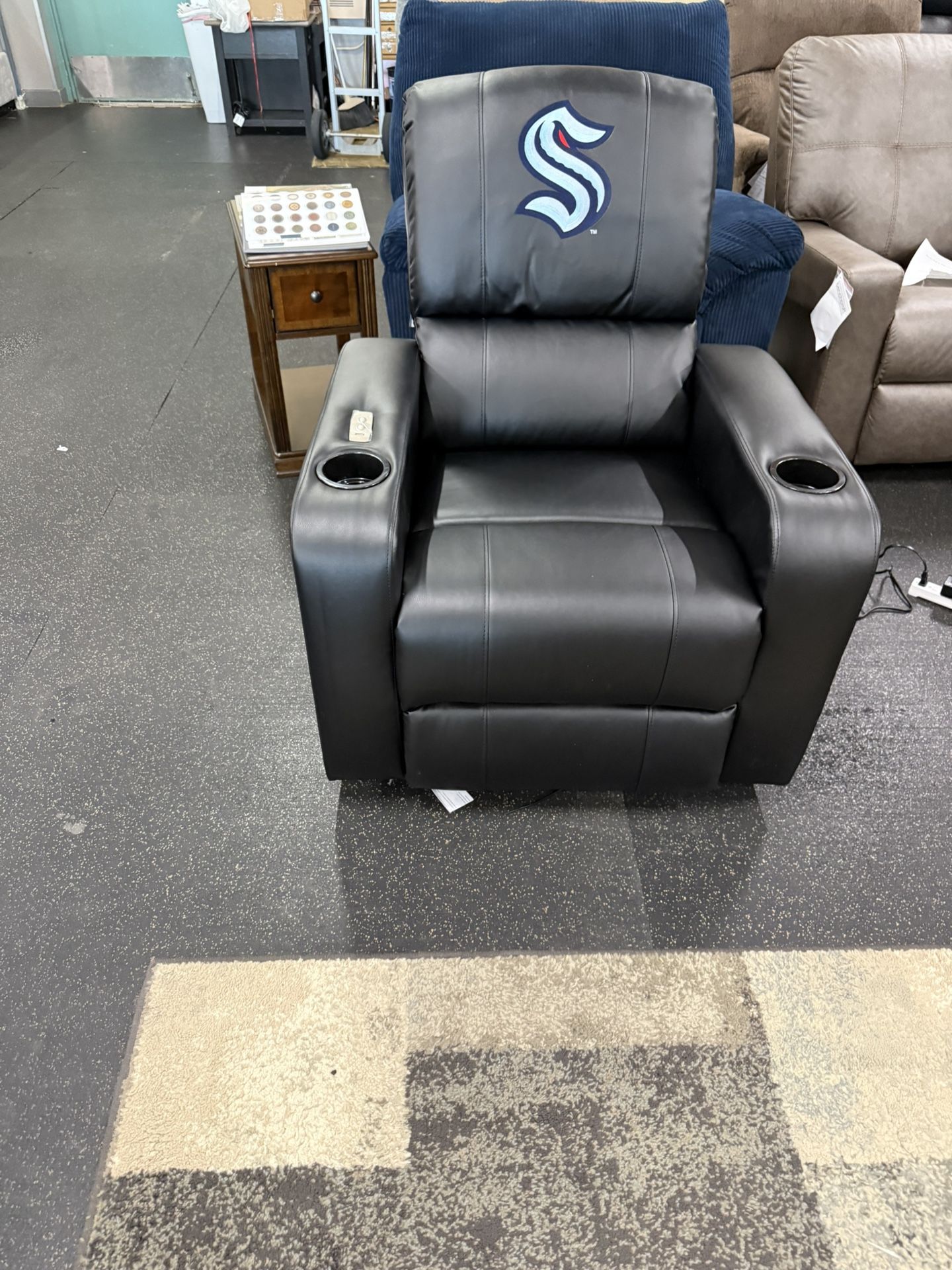 Power Recliner , Seattle Karaken On Sale