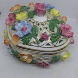 RETICULATED PORCELAIN BOX
