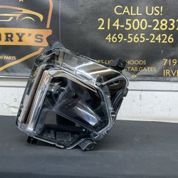 CHEVY TRAVERSE 2022-2023 RH HEADLIGHT OEM
