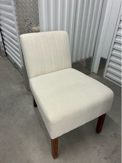 Elegant White Cloth Chair