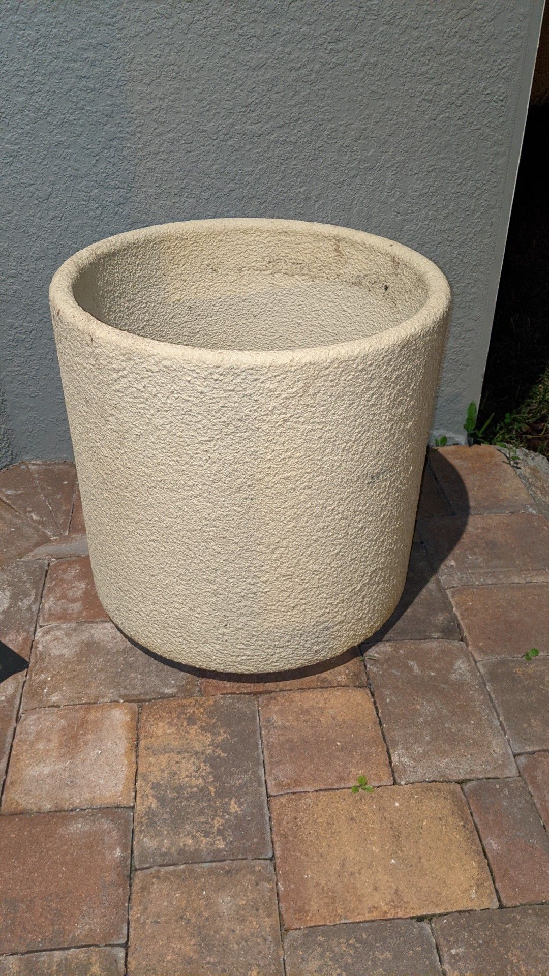 Large flower pot ( price firm )