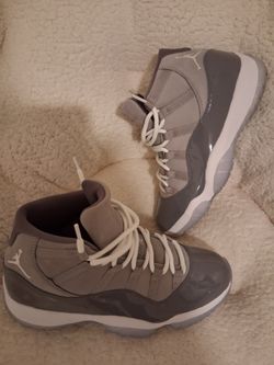 SIZE 9 1/2 MEN REPS 140$