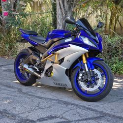 2016 Yamaha R6 - Clean Title - Low Miles Akrapovic - No Issues