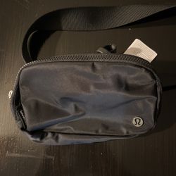Lululemon - Everywhere Belt Bag