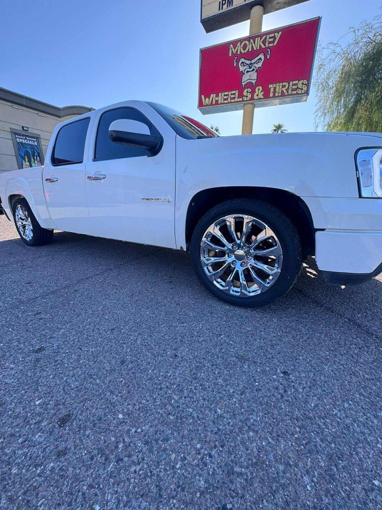 22x9 Chrome 6x139 Wheels And Tires 305/40/22