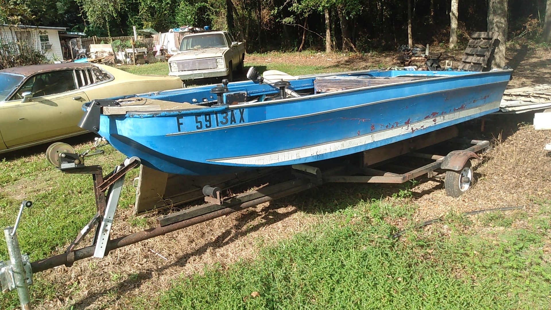Photo Fiberglass fishing boat