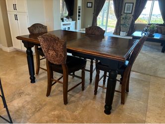 Dining room table with 4 chairs