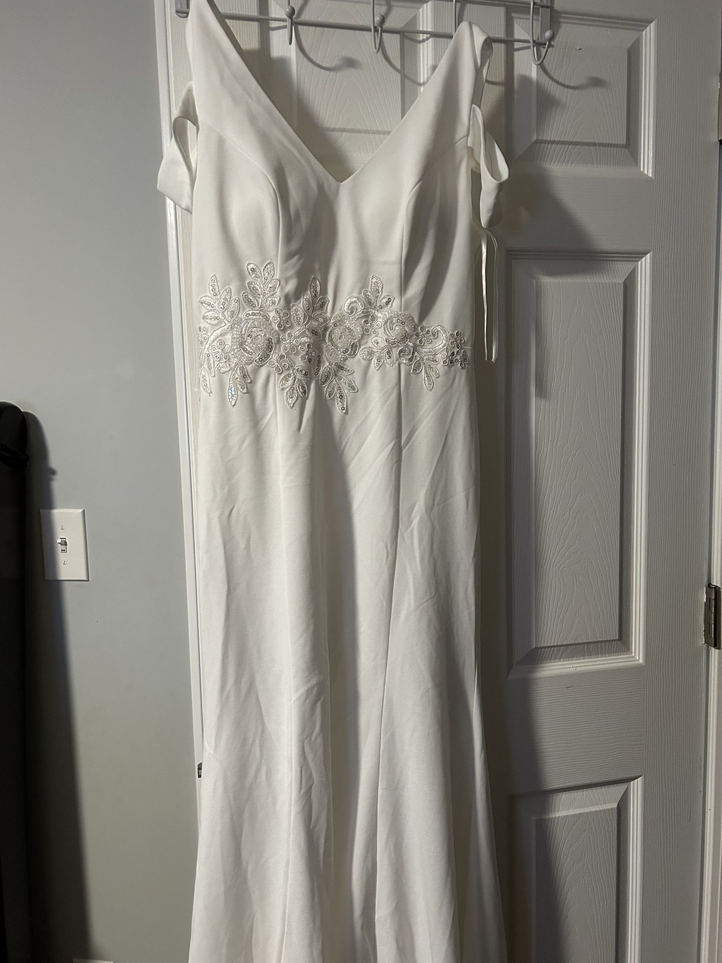 Elegant & Gorgeous Embroidered Dress With Waist Decoration White Wedding Bridal Dress