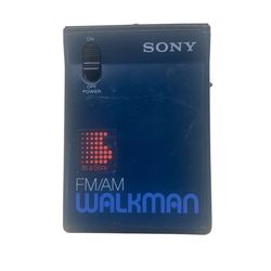 Sony AM/FM SRF-22 Walkman with Belt Clip / Dual Headphone Jacks