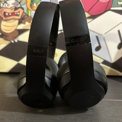 Beats Studio 3 Wireless & Solo 3 Wireless Pair Over Ear Headphones Pre-Owned