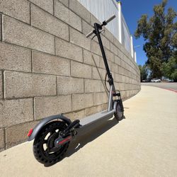 Electric scooter with shocks
