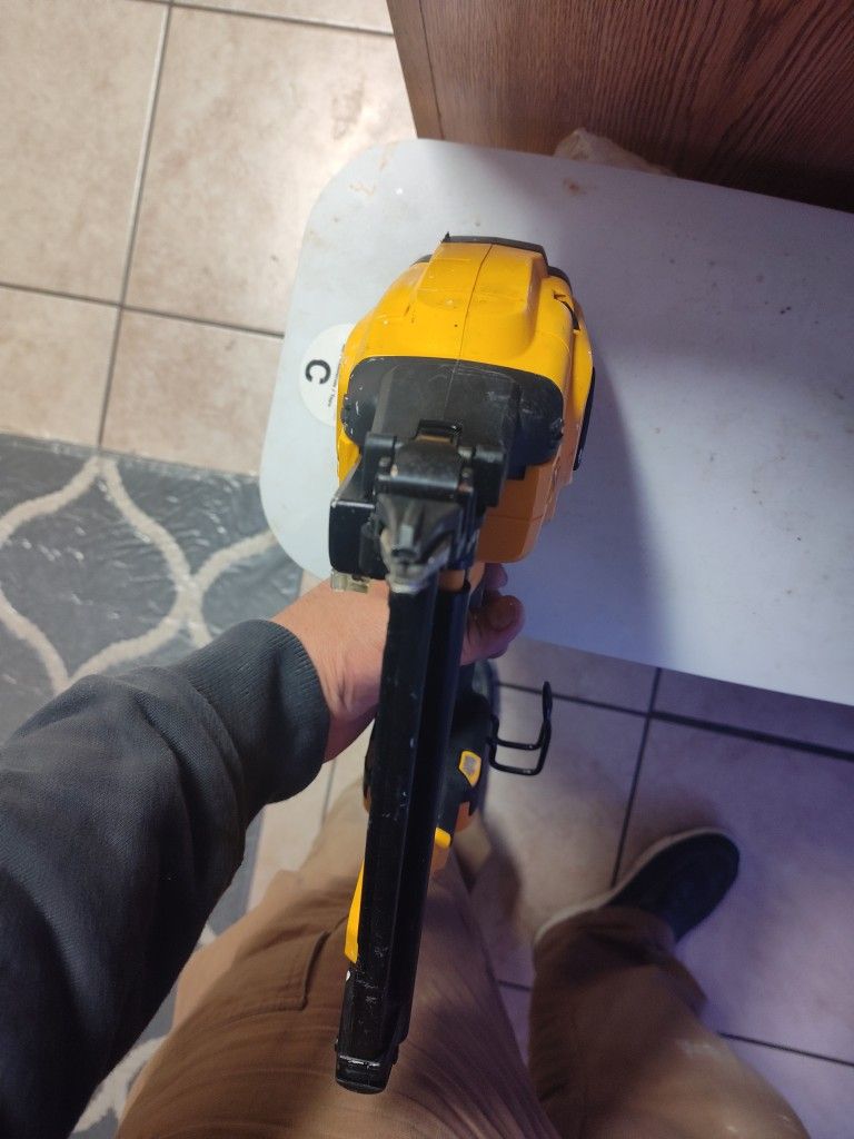 Pistola Finish DeWalt 18