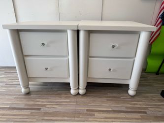 2 SOLID WOOD WHITE NIGHTSTANDS OBO