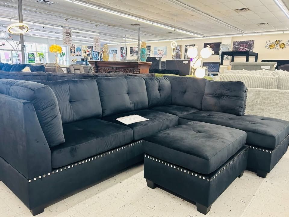 New In Boxes Black Velvet Sectional Sofa With Ottoman 