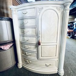 AICO By Michael Amini MONTE CARLO White Tall Chest - NY