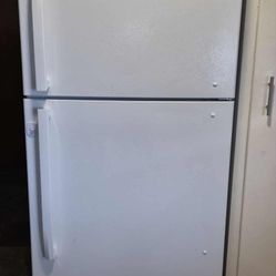 Insignia - 18 Cu. Ft