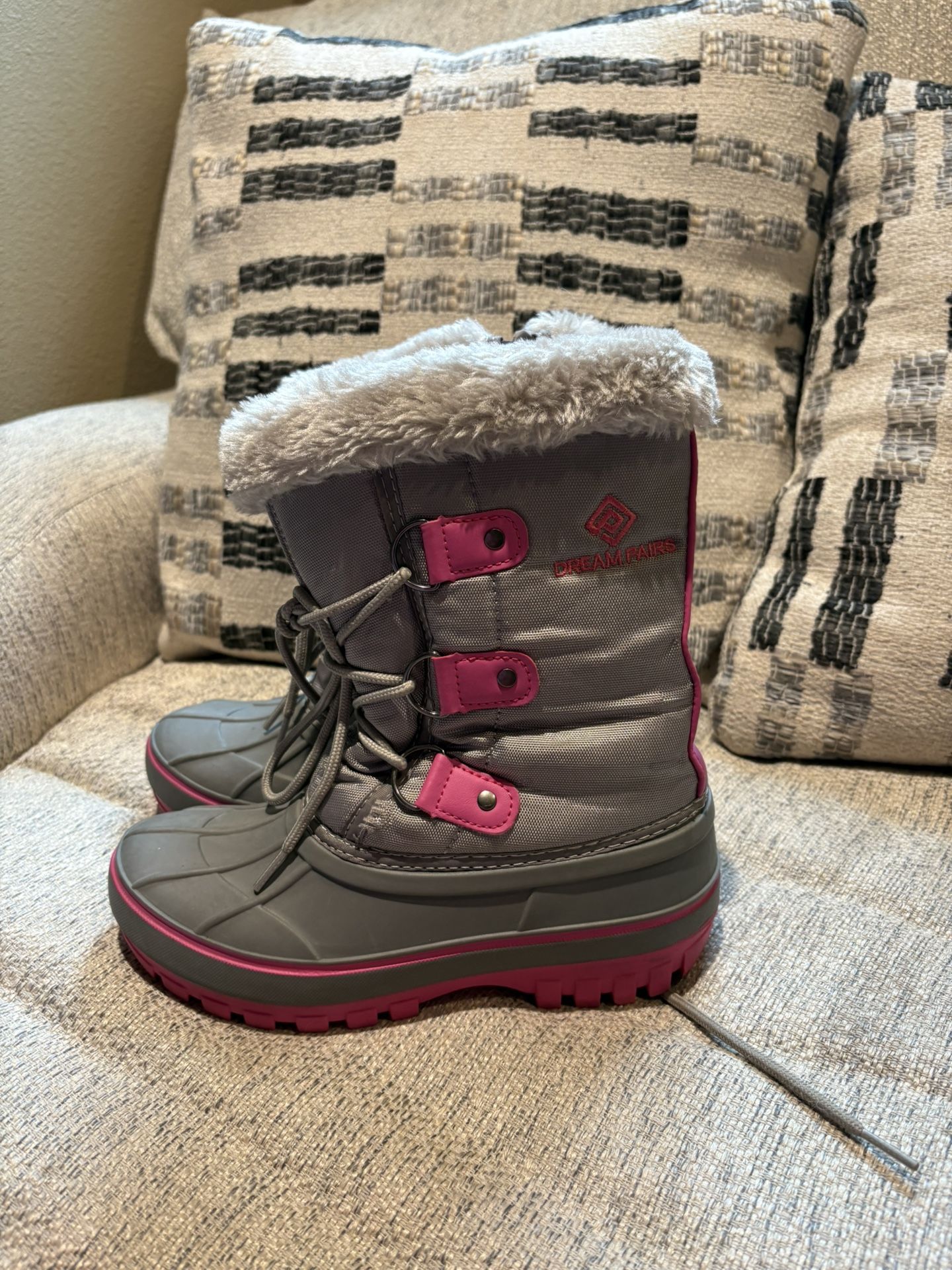 Girls Snow Boots Size 2 Youth 