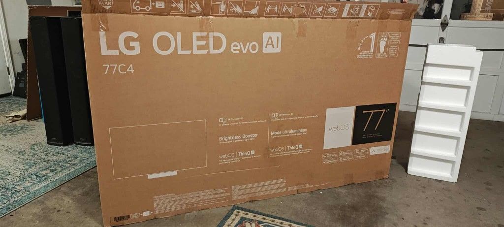 TV LG OLED 77" (C4).