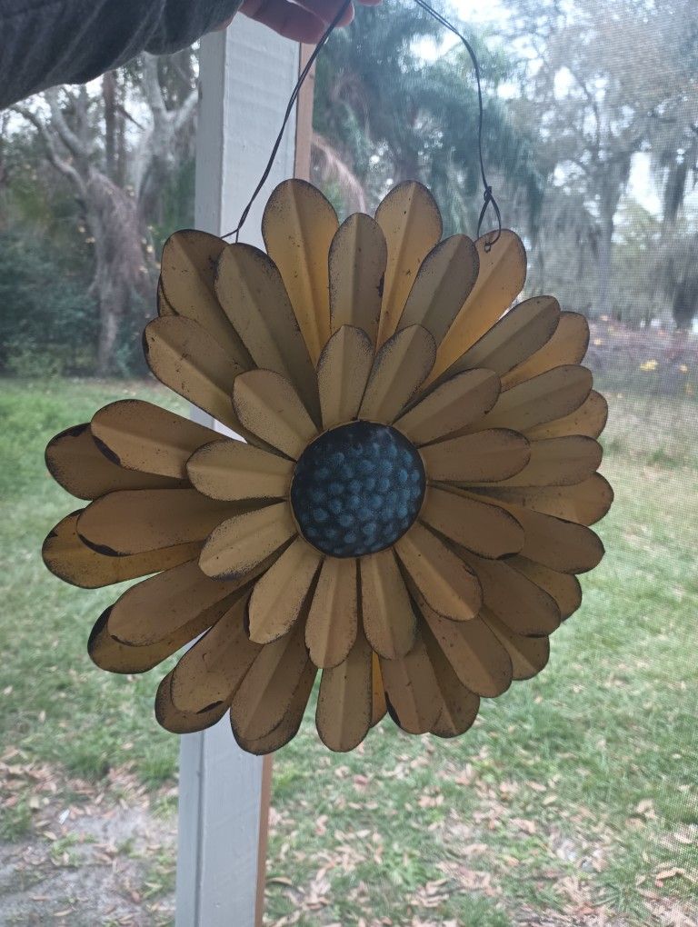 Metal Sunflower Decor
