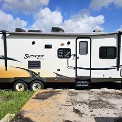 RV (It is in very good condition like a brand new)