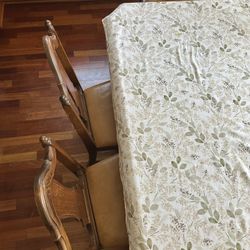 Dining Table With 6 Chairs, And Extension Leaf. 