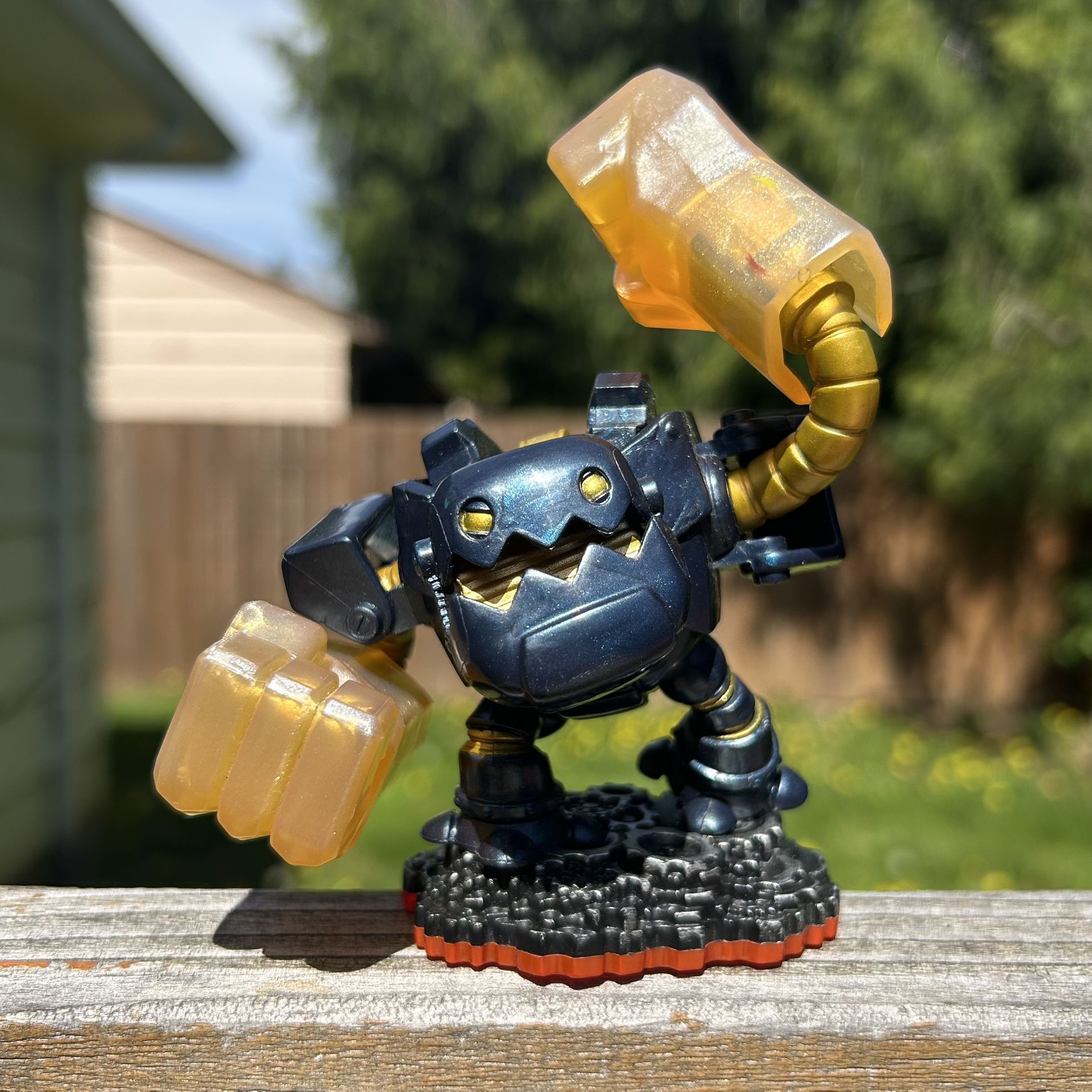 Skylanders Legendary Jawbreaker Figurine