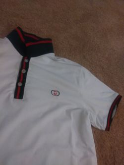 Gucci polo size xl(fits like a medium) runs small