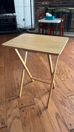 Folding table
