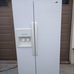 Refrigerator Amana In Good Condition 