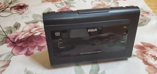 RCA Dual Wake Clock Radio with USB Charging