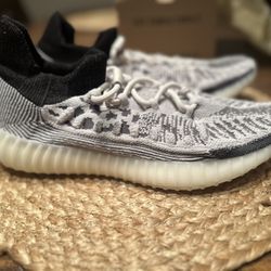 Yeezy 350 V2