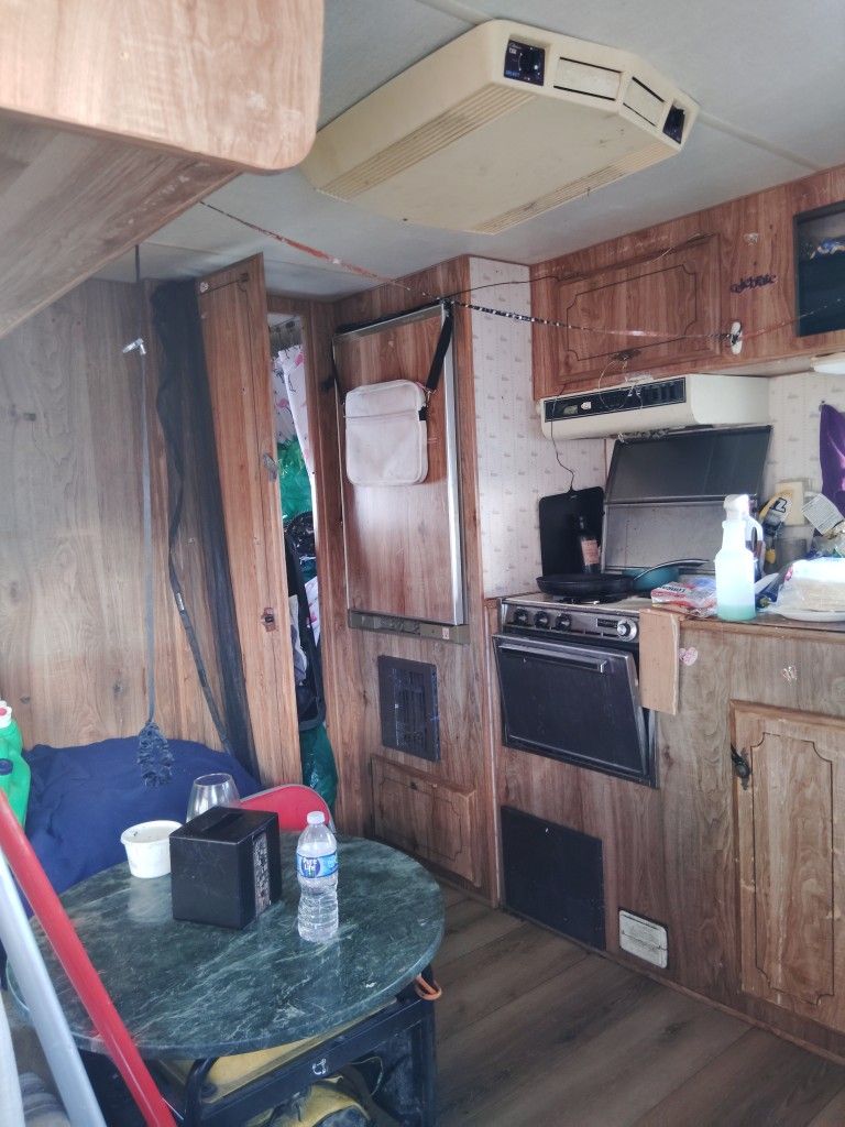 1987 Nomad Trailer Everything Works Fridge Stove Air Conditioner Toilet Water Tanks Pump For Disposal Heater