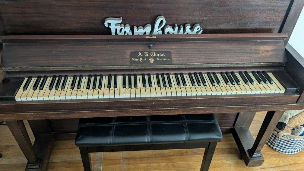 1913 A B Chase Stand Up Piano