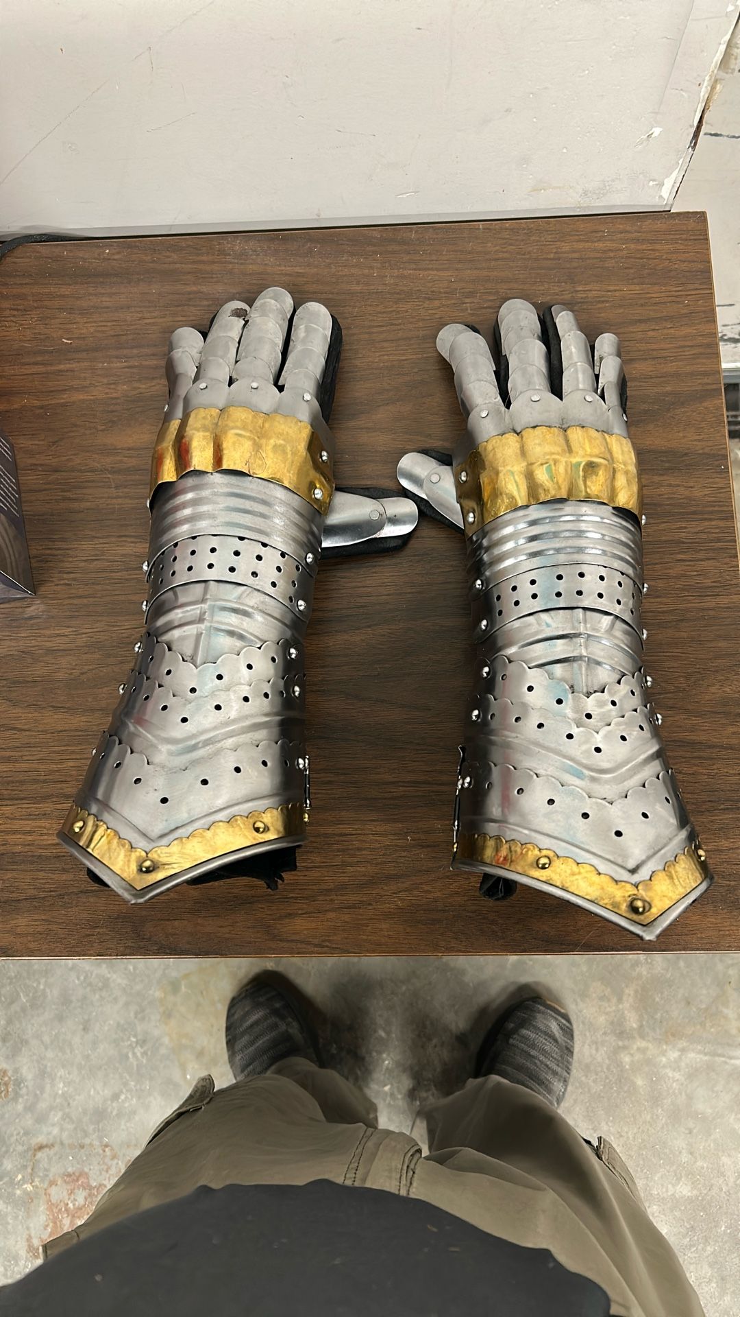 Gauntlet Gloves Armor Pair