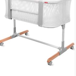 Skip Hop Baby Bassinet, Cozy Up 2-in-1 Bedside Sleeper & Bassinet, Grey