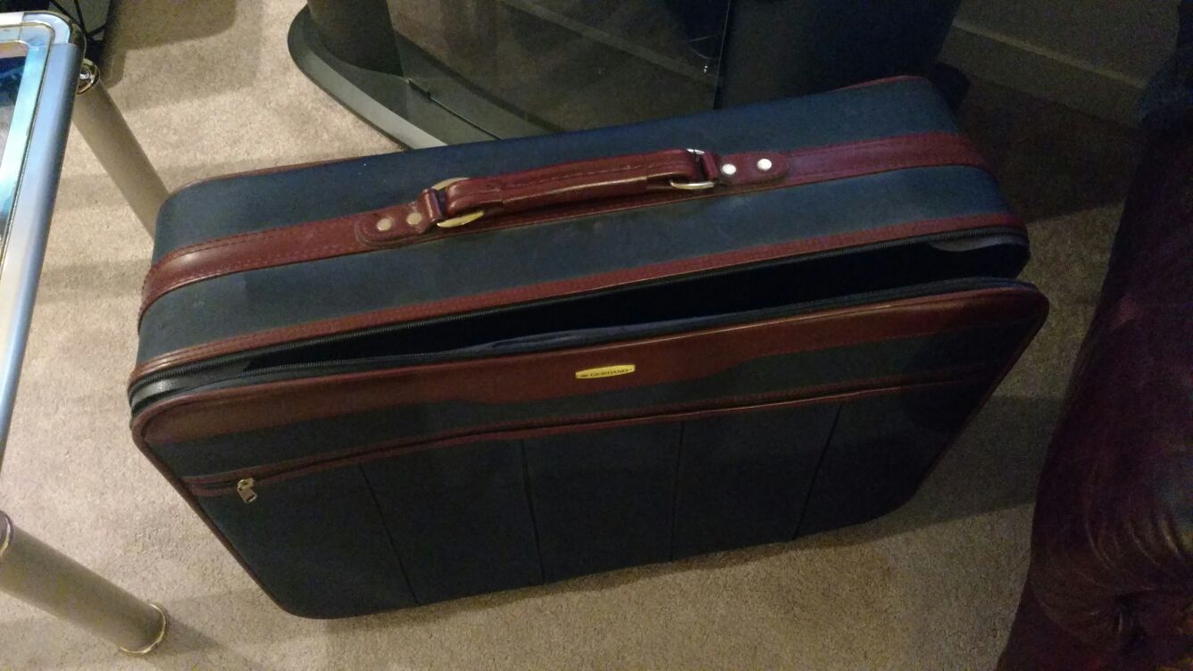 Suit case on wheels zip up 19 x 27 x 8