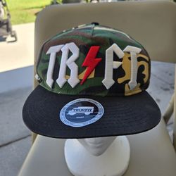 TRUK FIT SNAP BACK HAT WITH CAMOUFLAGE CROWN AND BLACK FLAT BILL